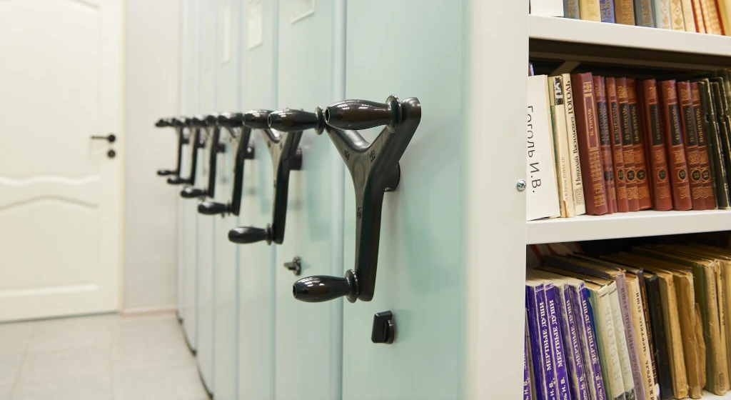 стеллажи для хранения газет и журналов