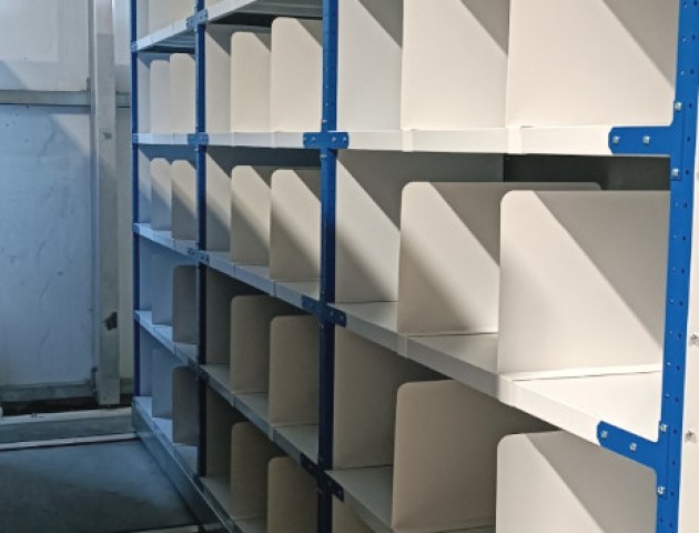 Складские стеллажи с полками