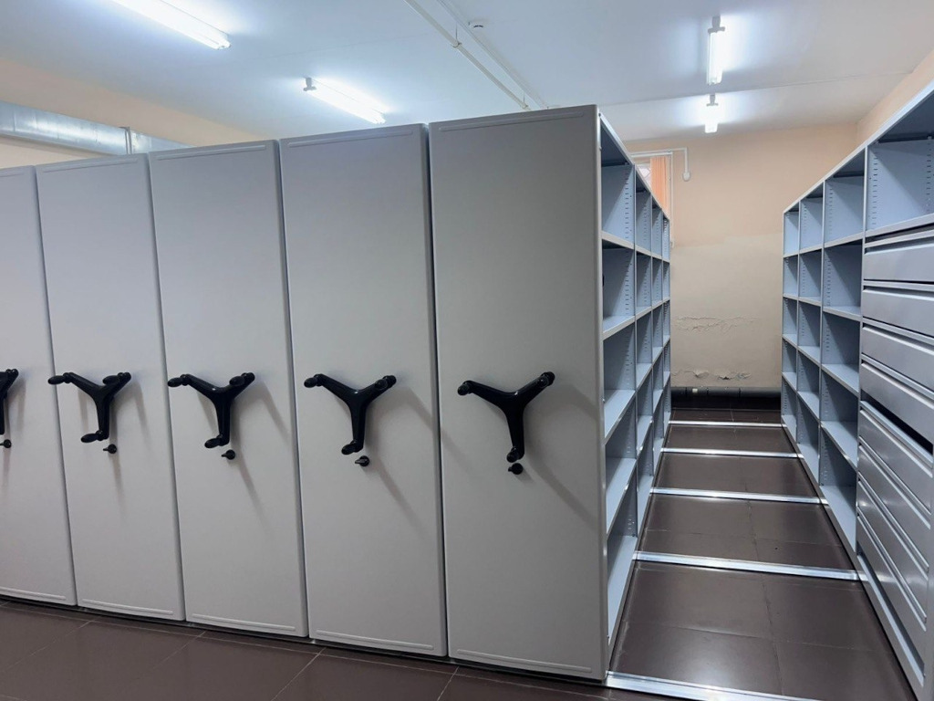 мобильные стеллажи с ящиками для музея