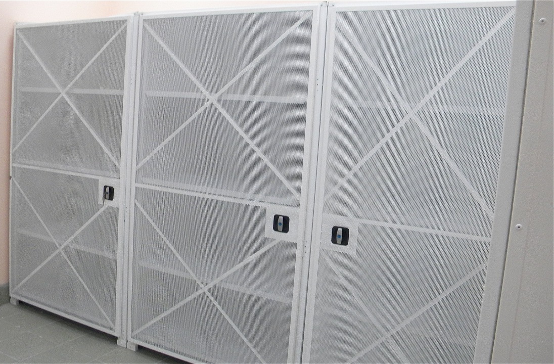 Сетчатые двери на стеллаж